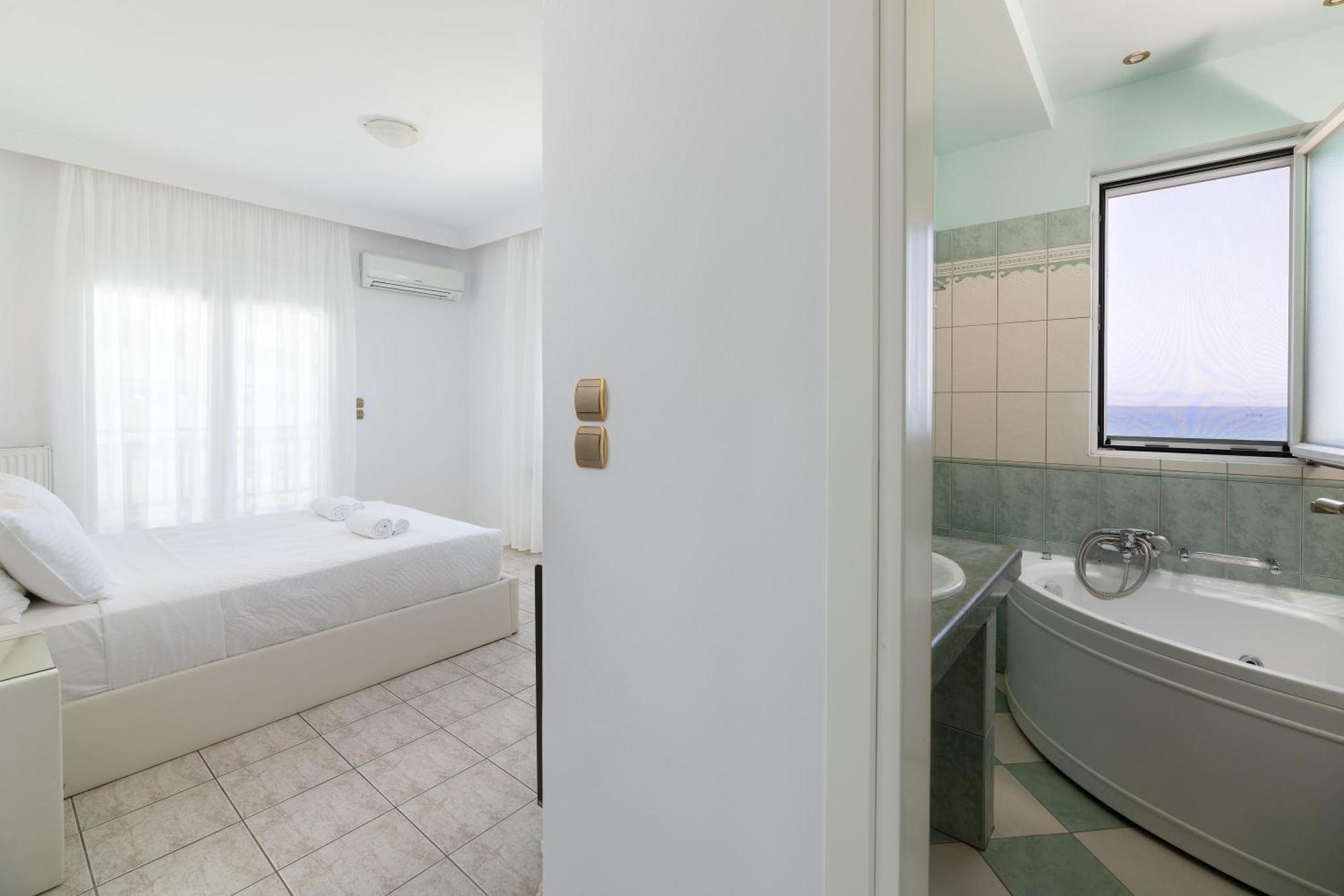 White&Blue Luxury Suites Jaliszósz Kültér fotó